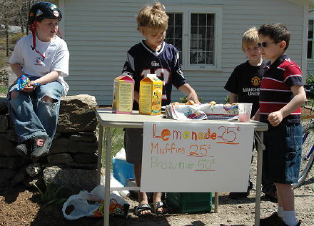 browniestand04180501.jpg
