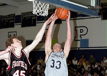 staplesbball03090401.jpg
