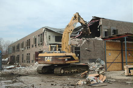 staplesbldg902160501.jpg