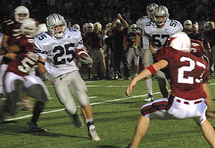 staplesfootball09170401.jpg
