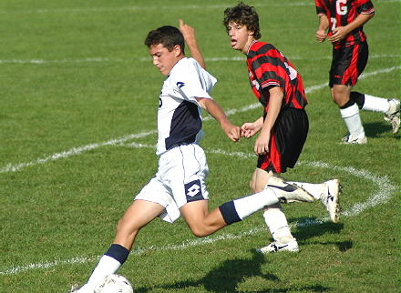 staplessoccer09240402.jpg